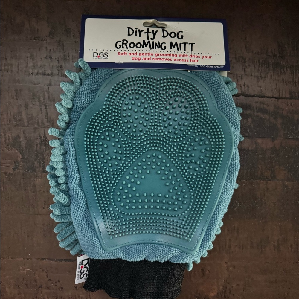 Dirty Dog Grooming Mitt in Blue